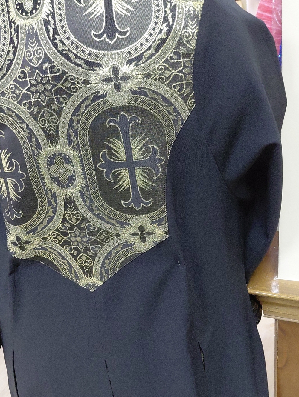 Woman's  Designer Robe - Picture 6 of 7